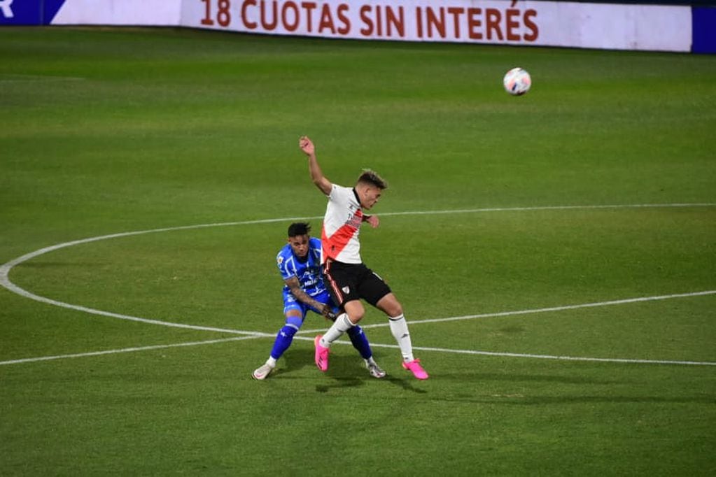 Por la quinta fecha de la Liga Profesional, Godoy Cruz recibe a River en el estadio Feliciano Gambarte. / Mariana Villa (Los Andes).