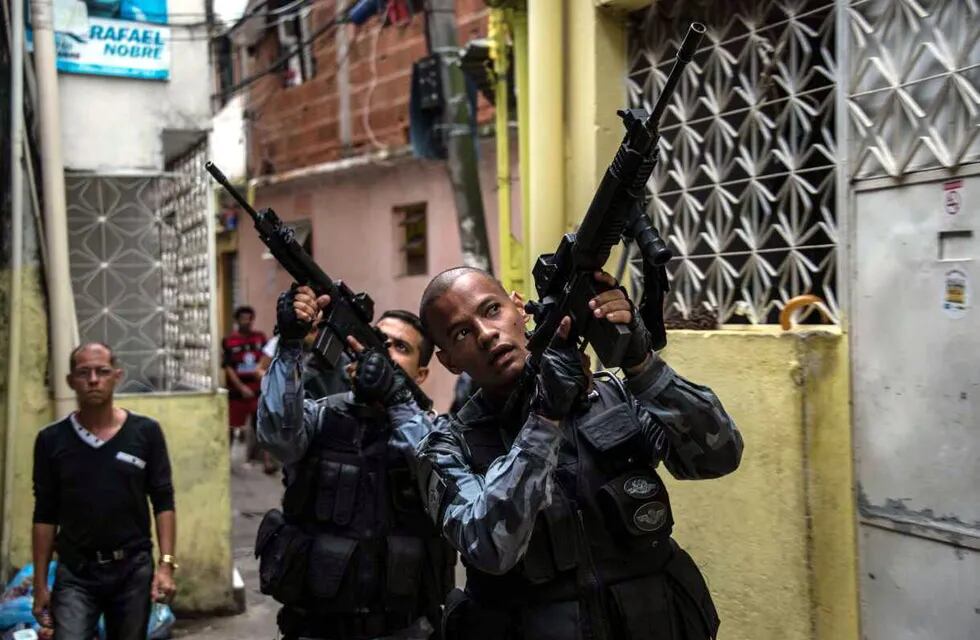 A 490 días de las Olimpíadas, la policía ocupa favelas en Río