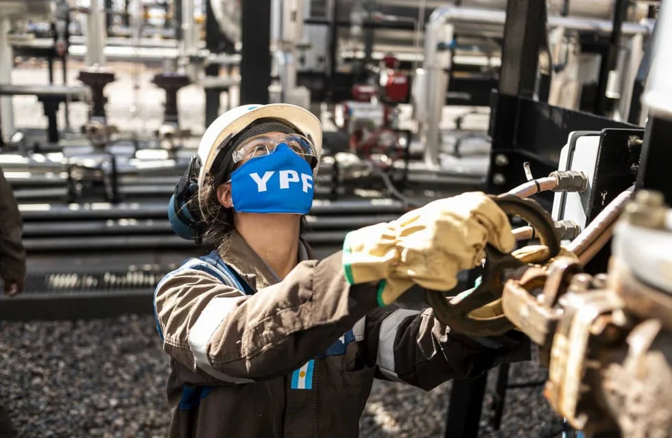 YPF ha iniciado la transformación de sus complejos industriales para adaptarlos al petróleo no convencional y adecuar la calidad de sus combustibles.