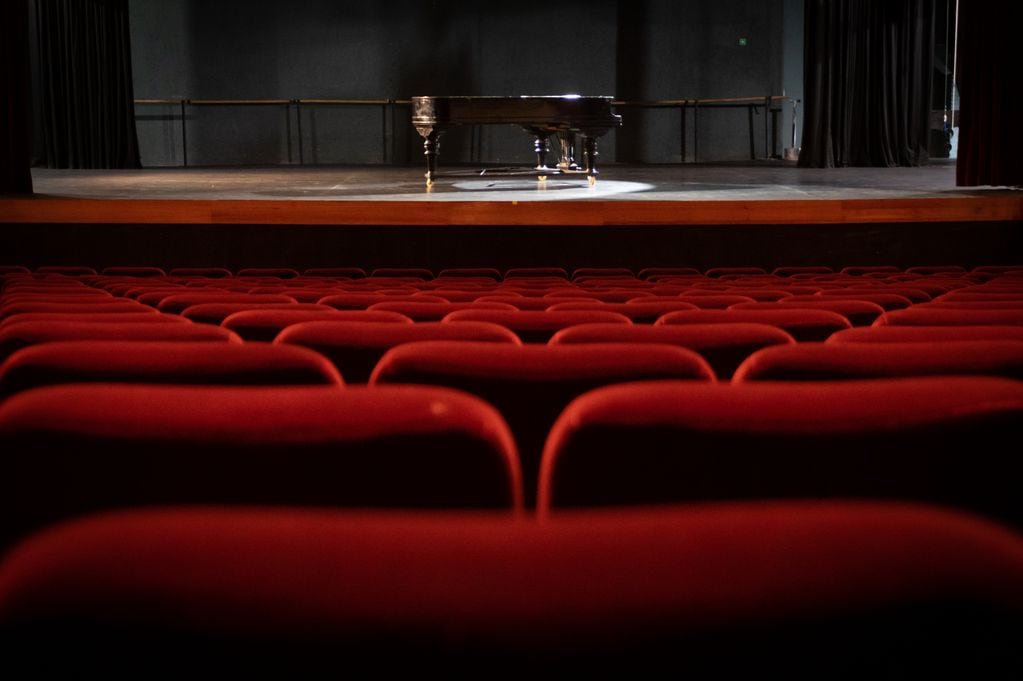 Aislamiento preventivo y obligatorio, Teatro Mendoza.