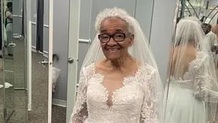 Tiene 94 años, no pudo usar su vestido de novia cuando era joven por racismo y ahora cumplió su sueño