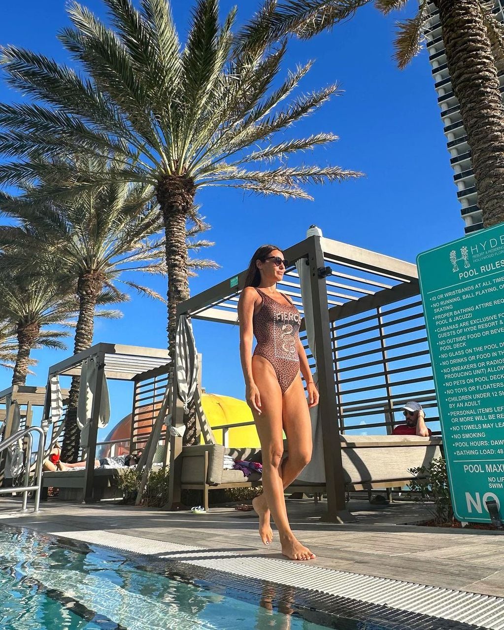 Pampita impactó con sus fotos en traje de baño. Captura de Instagram.