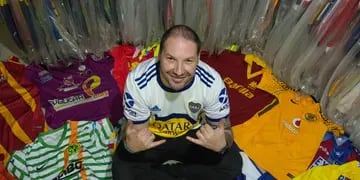 Fernando Martínez es un mendocino fanático de Boca Juniors y cuenta con una de las colecciones de casacas de fútbol más grande de Mendoza.