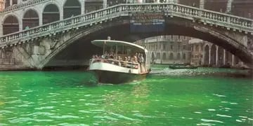 Misterio en Venecia: las aguas se tiñeron de verde e investigan cuál es su origen