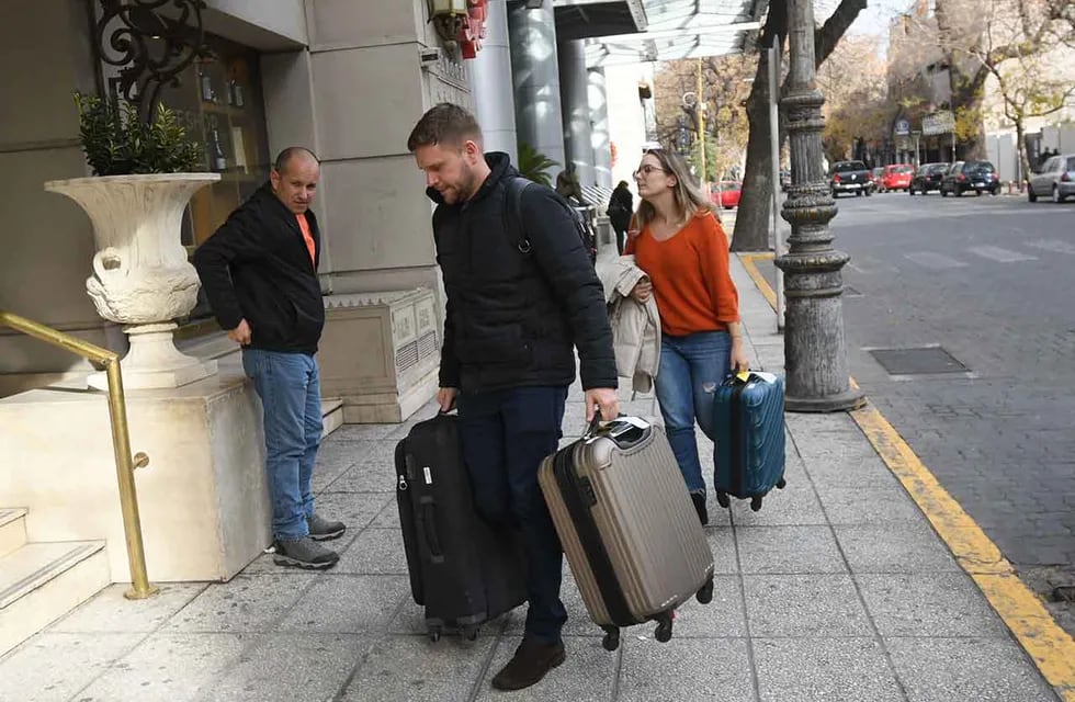 El año pasado, cayó 7% la cantidad de viajeros que se alojaron en hoteles de Mendoza, pero creció el número de extranjeros que llegaron a la provincia. Foto: José Gutierrez / Los Andes