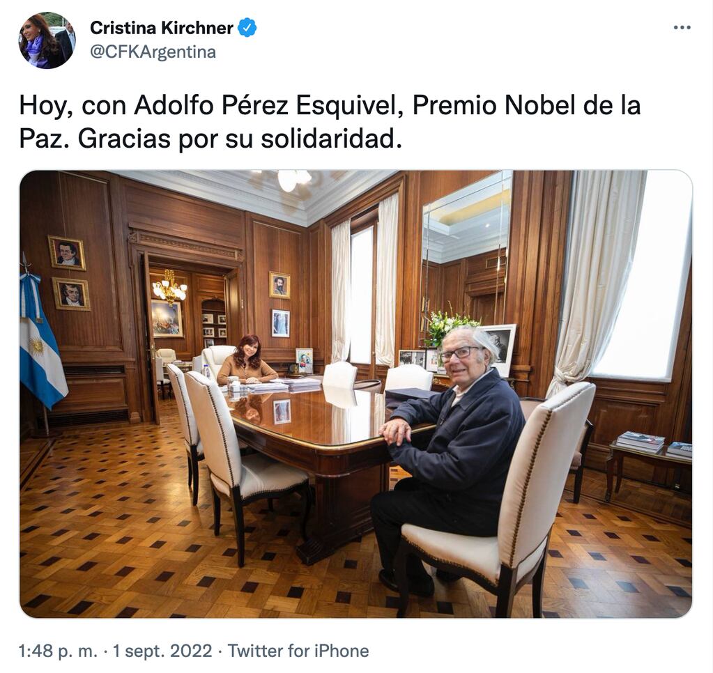 Cristina Kirchner recibió en su despacho del Senado al premio Nobel de la Paz, Adolfo Pérez Esquivel.