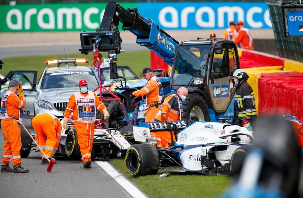 La FIA estudiará sucedido en el accidente que protagonizaron George Russell y Antonio Giovinazzi en Bélgica.