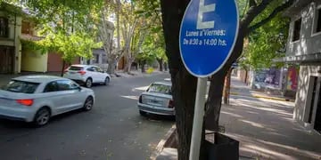 Estacionamiento medido en av. España de Yrigoyen a Santa Cruz. Ignacio Blanco / Los Andes