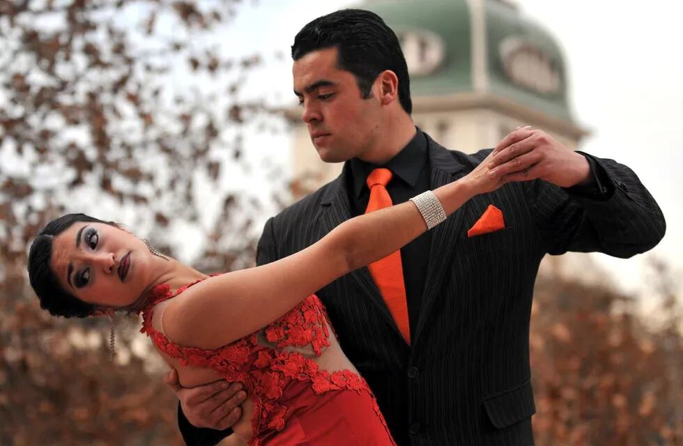 Dos mendocinos entre los mejores 50 bailarines de tango del mundo