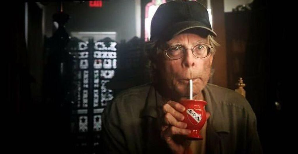 Independiente llegó a Hollywood: Stephen King toma mate en "It: capítulo 2", de Andy Muschietti