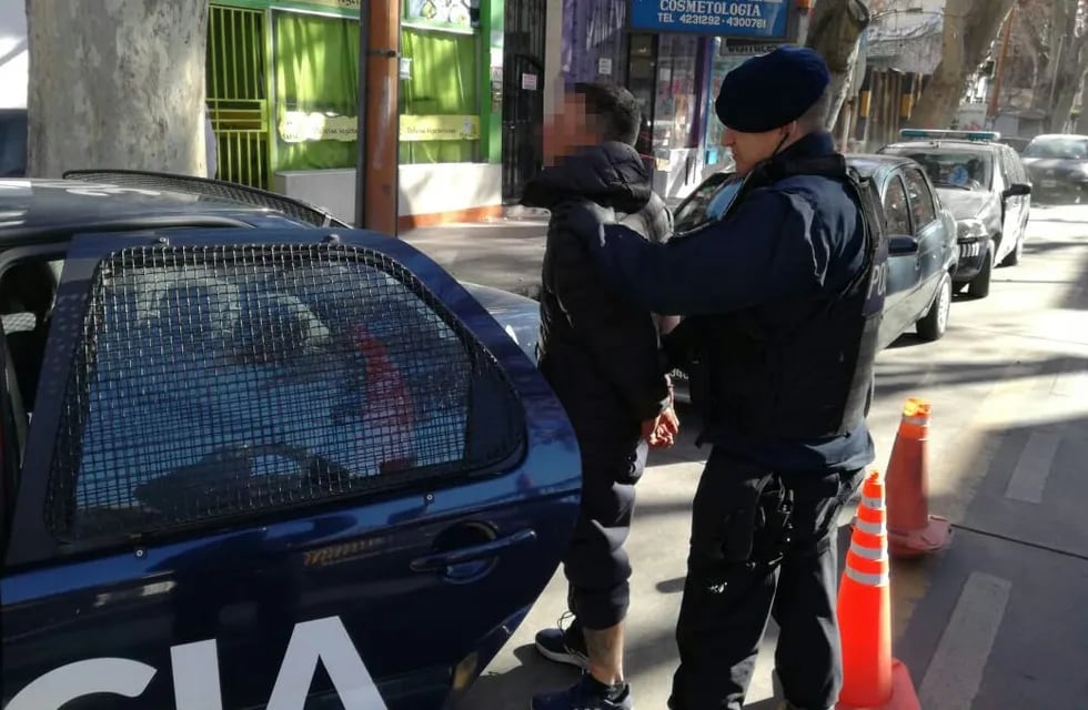 Detuvieron a un hombre que robaba celulares en el centro. - Archivo / Los Andes