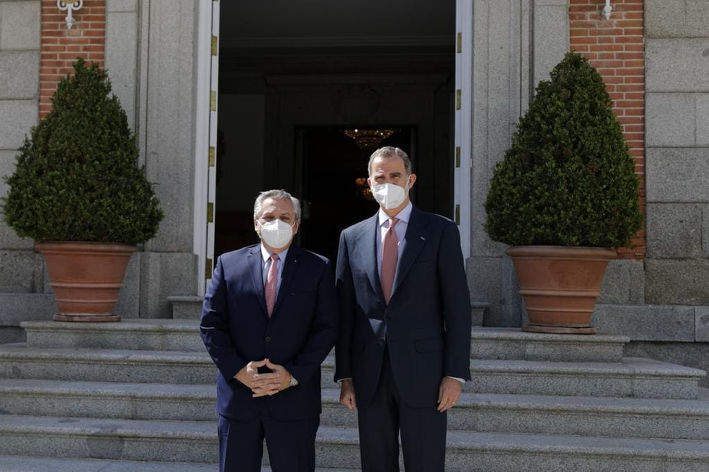 Alberto Fernández y Pedro Sánchez, tras mantener una reunión en España. Foto: Gentileza.