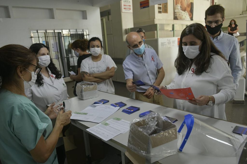 Testeos de VIH en el Hospital Lagomaggiore. La Ministra de Salud, Ana María Nadal recorrió las instalaciones