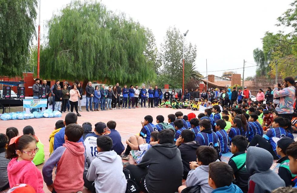 Stevanato lanzó el programa de fútbol infantil en la zona este. Foto: Maipú Municipio.
