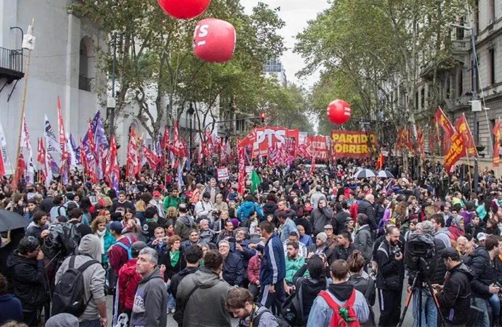 Manifestación del Frente de Izquierda, PTS y Polo Obrero. Imagen ilustrativa. Foto: Gentileza La Izqierda Diario.