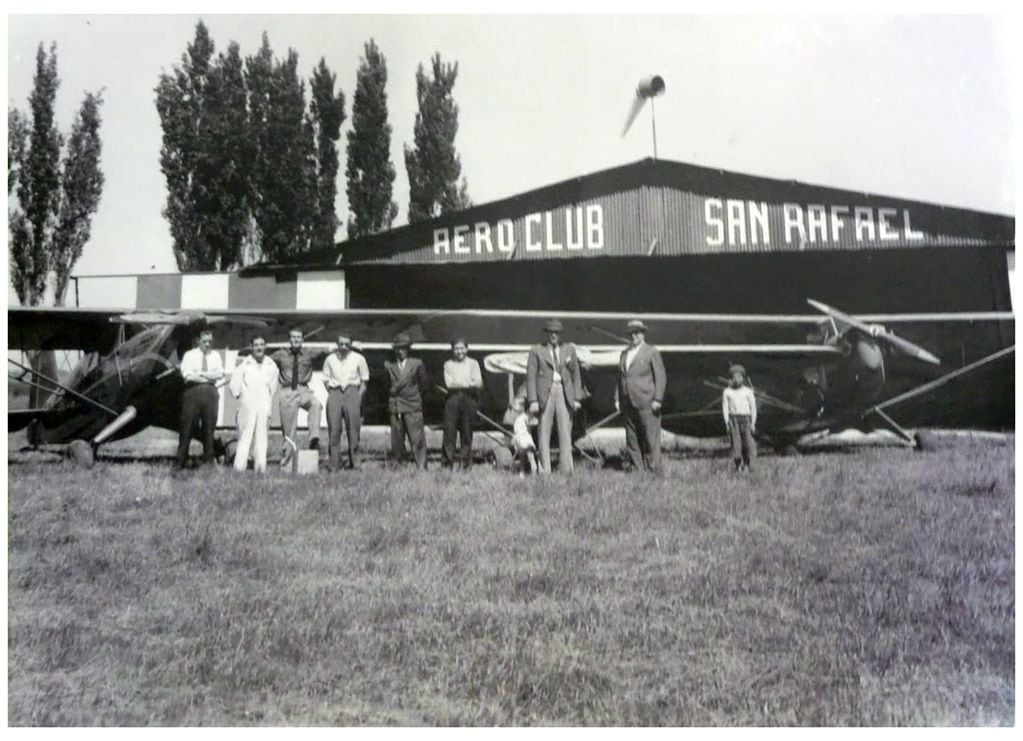 El aeroclub San Rafael, fundado el 5 de noviembre de 1935, inició su actividad de vuelo en el aeródromo El Ponontregua, mudándose a su actual enclave de Las Paredes en 1941.  Foto: gentileza Aeroclub San Rafael