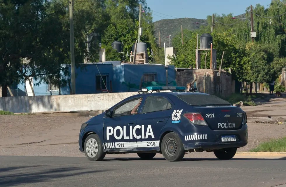 En San Martín, los vecinos de diferentes barrios y distritos han denunciado una ola de robos y asaltos, tanto en domicilios particulares y negocios como en espacios públicos. / Foto: Orlando Pelichotti/ Los Andes