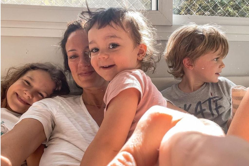 Paula Chaves y sus tres hijos. (Instagram Paula Chaves)
