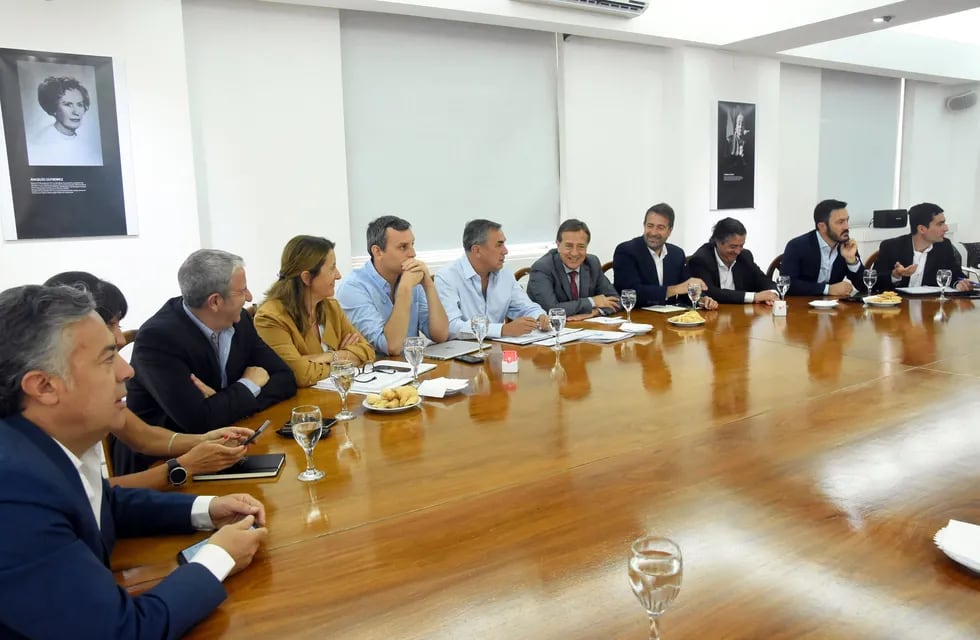 Suárez apuesta a acuerdos mayoritarios en los que la oposición participe para encarar el futuro de la provincia.