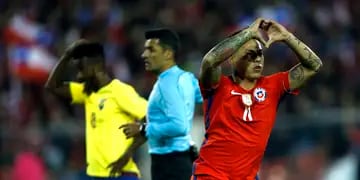 En Santiago, la Roja se impuso 2-1 y se metió en zona de clasificación directa. 
