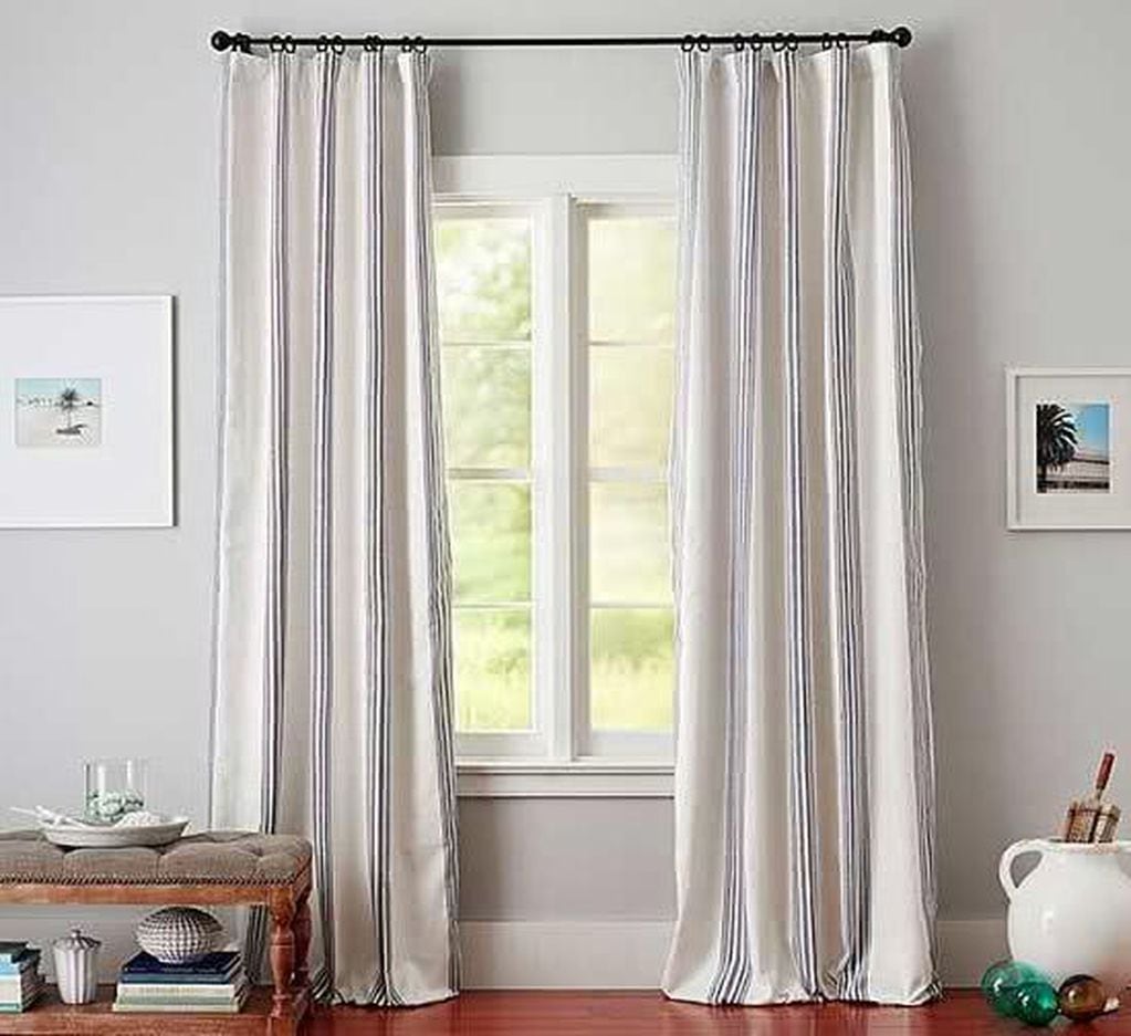 Si la ventana no llega al borde del piso, la cortina de tela debe ser más larga.