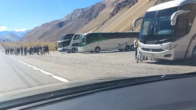 Importante operativo de seguridad por la llegada de hinchas del Colo Colo a Mendoza