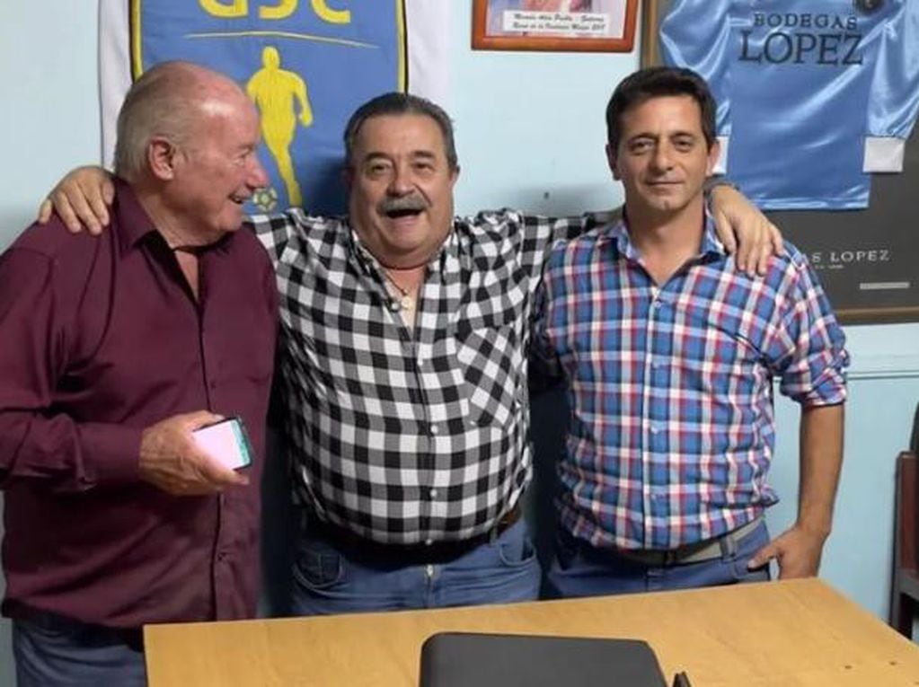 Hugo Quiroga, en el centro, es el actual presidente de Gutiérrez Sport Club. A su izquierda, su tío y ex titular de la institución durante muchos años: Carlos Quiroga. Y a su derecha, Juan Saldaña (vocal). 