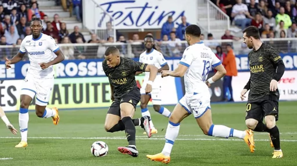 El encuentro se jugó en el Stade de l'Abbé-Deschamps, en la ciudad de Auxerre, y los tantos del PSG fueron marcados por el francés Kylian Mbappé, a los 6 y 8 minutos del primer tiempo. Gentileza: Marca.