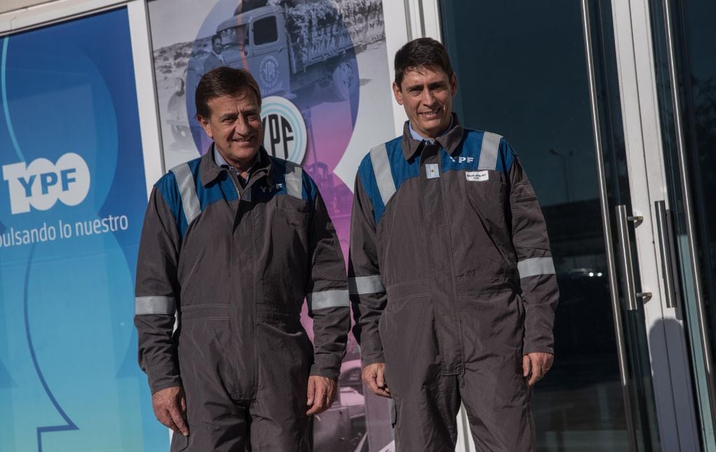 Rodolfo Suárez y el ex CEO de YPF, Sergio Affronti. Prensa Gobierno