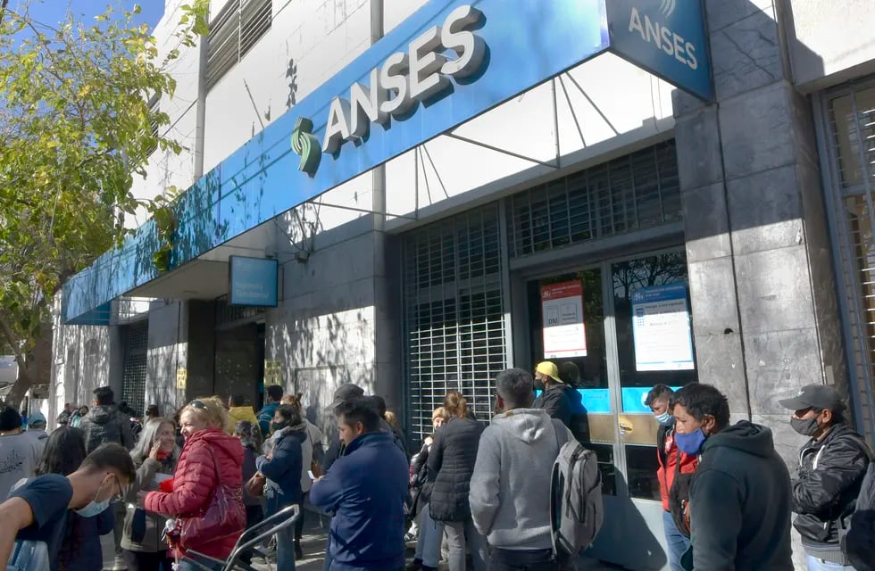 Anses comenzará a pagar el bono a partir del jueves 19 de mayo. Foto: Orlando Pelichotti / Los Andes
