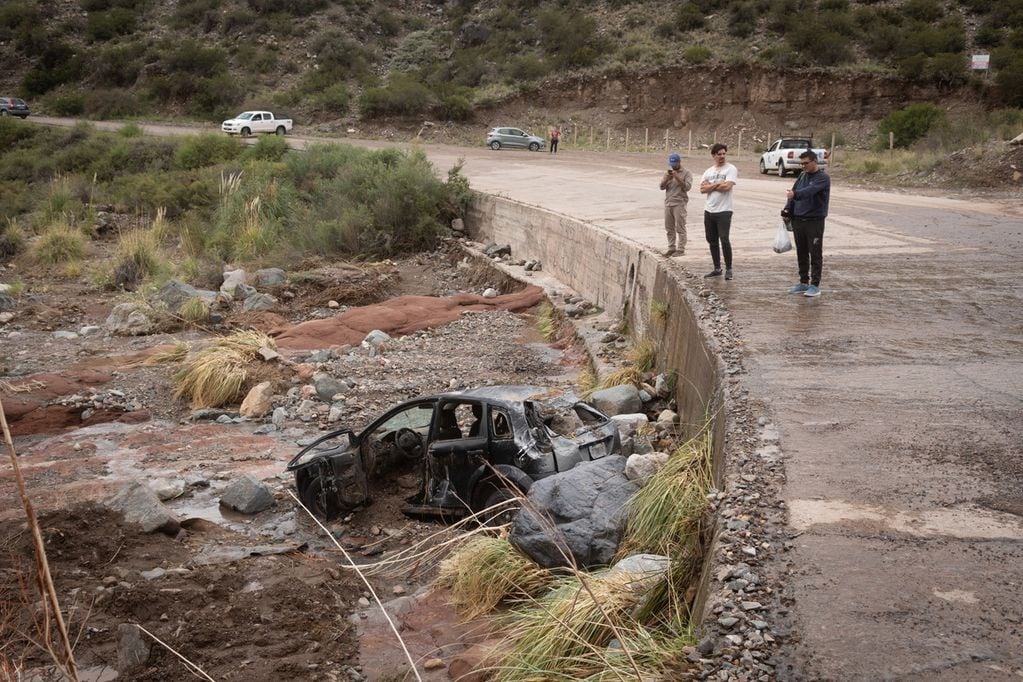 Tres personas fallecieron y otras dos permanecen internadas en grave estado. Foto: Ignacio Blanco / Los Andes