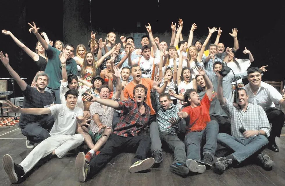El arte de improvisar es “pasión de multitudes” en Mendoza