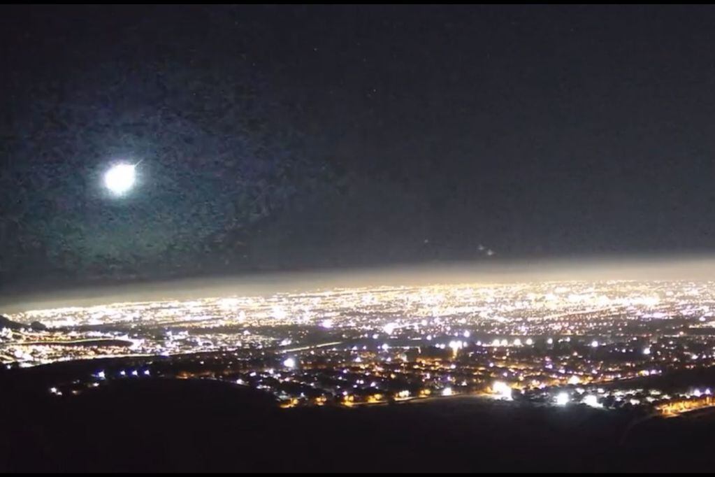 Estas imágenes corresponden al lado chileno. El meteorito cayó en la madrugada de este jueves en zona cordillerana. / Foto: captura de video