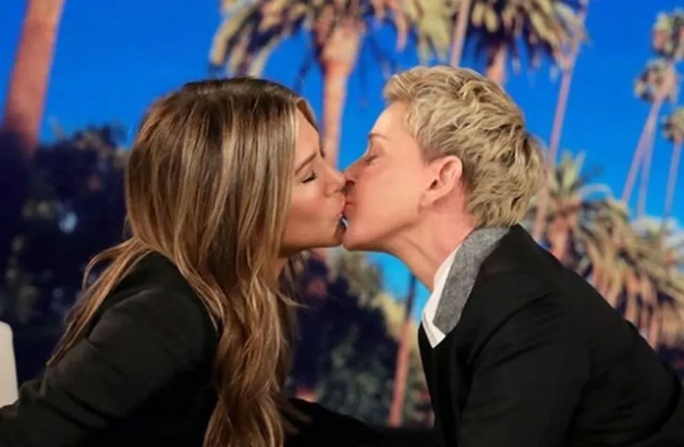 Jennifer Aniston estuvo en el programa de Ellen DeGeneres y sorprendieron con un beso