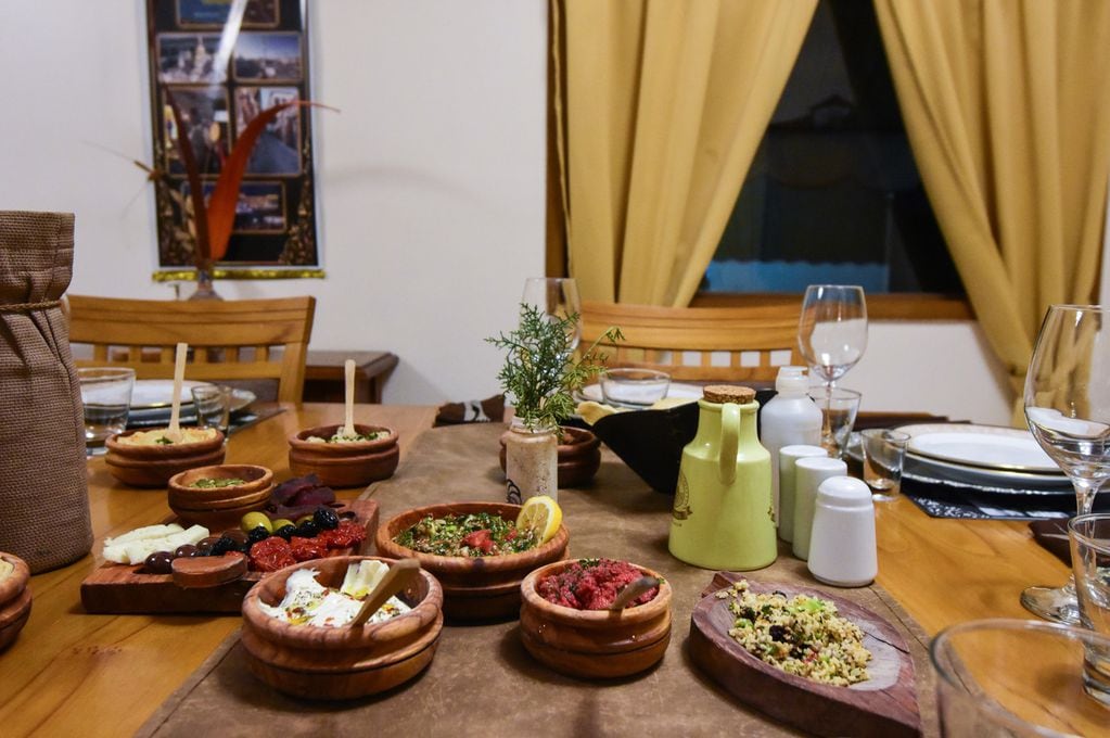 Con sus recetas, Kotayk invita a vivir la experiencia armenia en Mendoza. Foto: Mariana Villa / Los Andes 