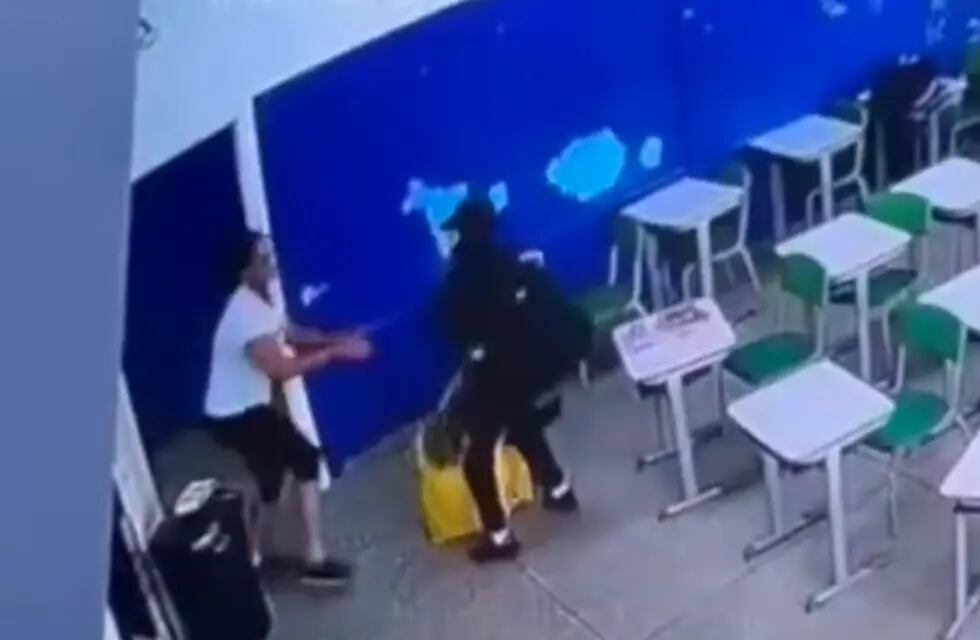 El chico asesinó a la maestra e hirió a tres profesoras y dos compañeros - Captura de video