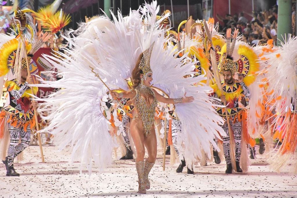 Lourdes Sánchez en el carnaval de Corrientes.