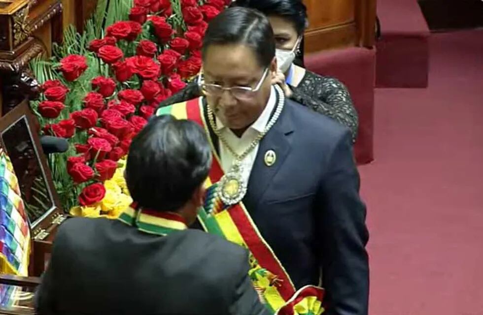 Luis Arce en su juramento como flamante presidente de Bolivia.