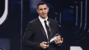 Emiliano "Dibu" Martínez ganó el premio The Best en los FIFA Football Awards