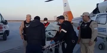 Video: Rescate aéreo de un tripulante en emergencia médica en el mar argentino