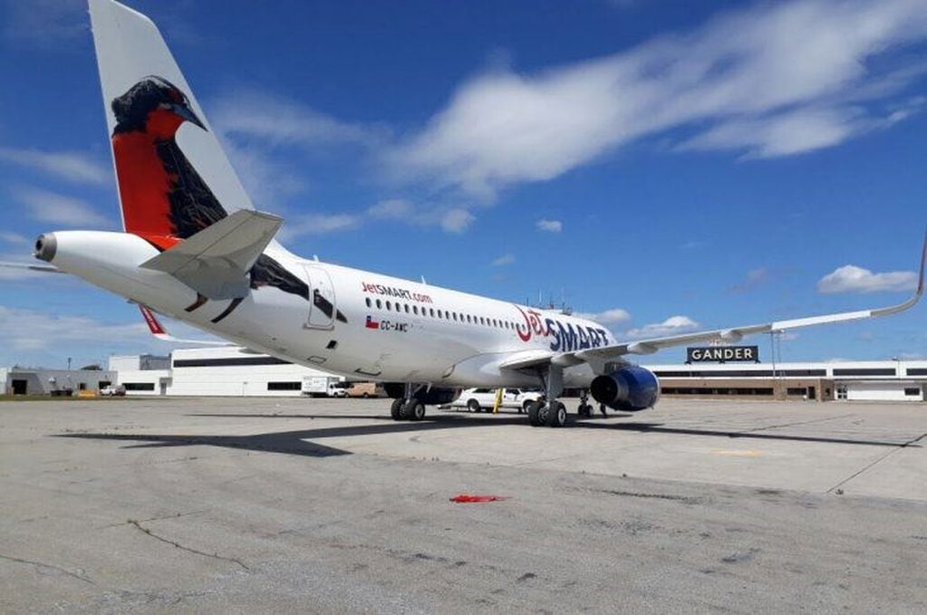 La línea aérea low cost JetSmart tendrá dos vuelos que vinculen Mendoza con Buenos Aires.