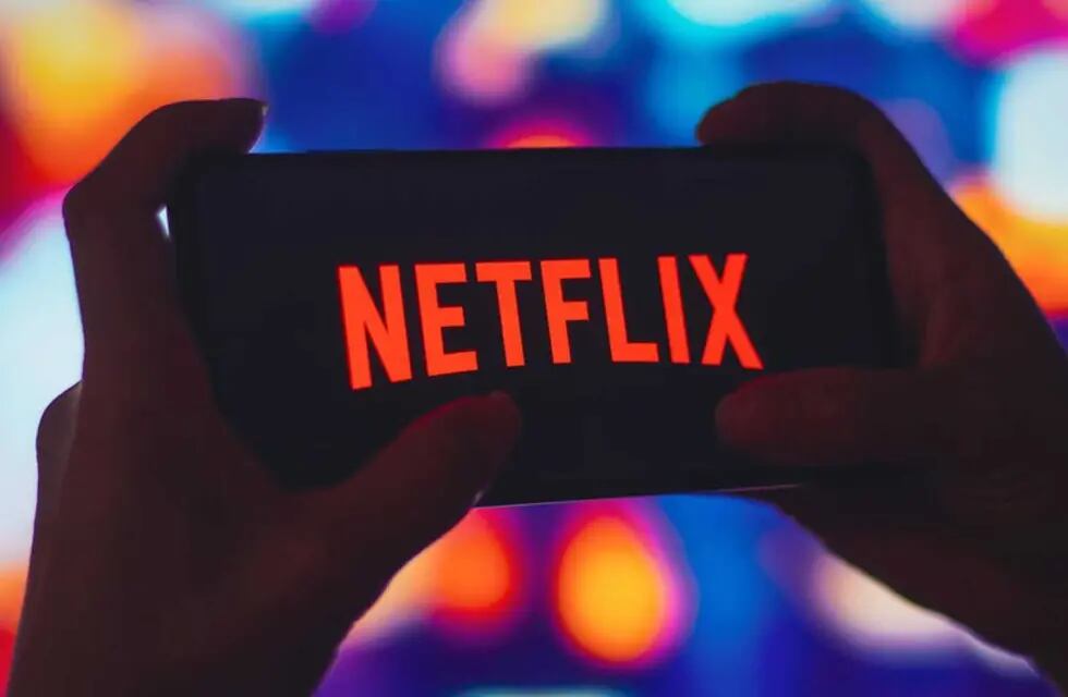 Netflix vuelve con las políticas del uso compartido de las cuentas y cobrará un adicional.