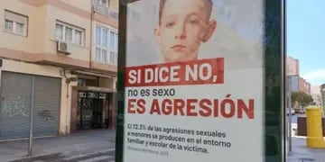 Un municipio español debió retirar carteles contra agresiones sexules por un polémico “error”: “Blanquean la pedofilia”