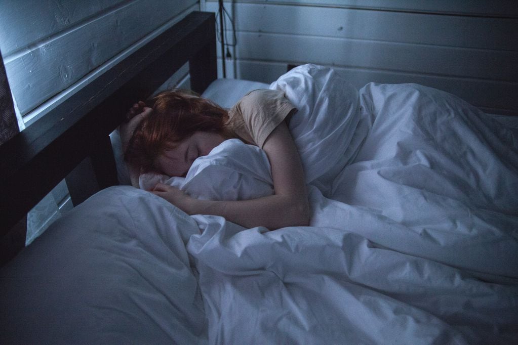 Aunque en ocasiones parecer ser solo una molestia para quienes nos acompañan, los ronquidos durante el sueño son una afección muy frecuente en la población.