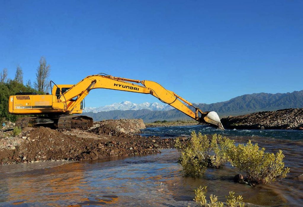 En 2020 se iniciaron mejoras en el sistema de la cuenca del río Mendoza y ahora hay varias obras que ejecutará Irrigación.
