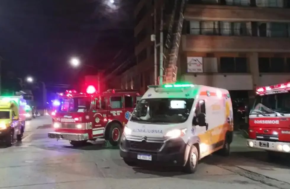 Incendio en el edificio Bariloche Center (Gentileza Diario Río Negro)