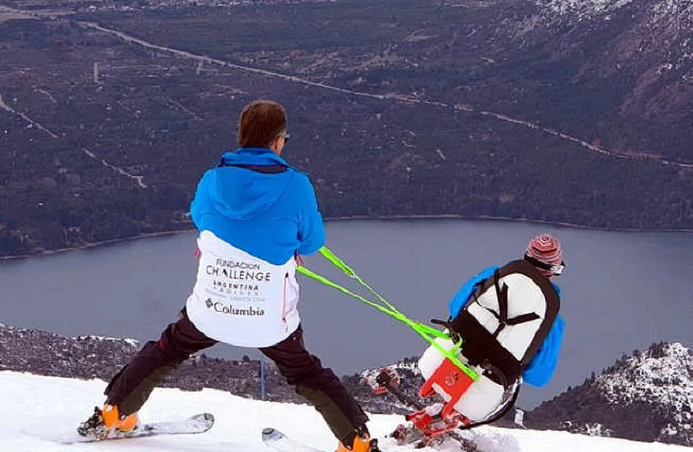 Se presentó en la FIT la primera silla para esquí adaptado de industria nacional