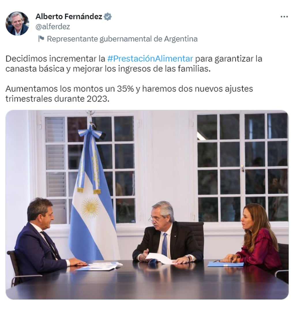 Fernández después de haberse reunido con el ministro de Economía, Sergio Massa; y la ministra de Desarrollo Social, Victoria Tolosa Paz - Twitter Alberto Fernández