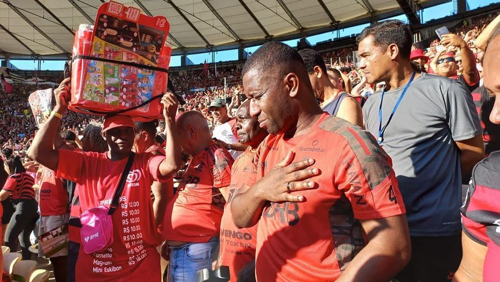 Flamengo lleva por primera vez a personas sin hogar al Maracaná