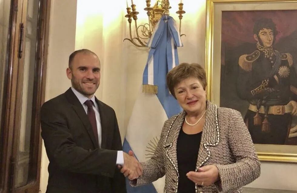 El ministro Guzmán y la titular del Fondo, Kristalina Georgieva.